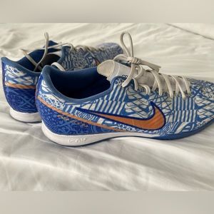 Nike indoor soccer shoes size 9 chritine ronaldo